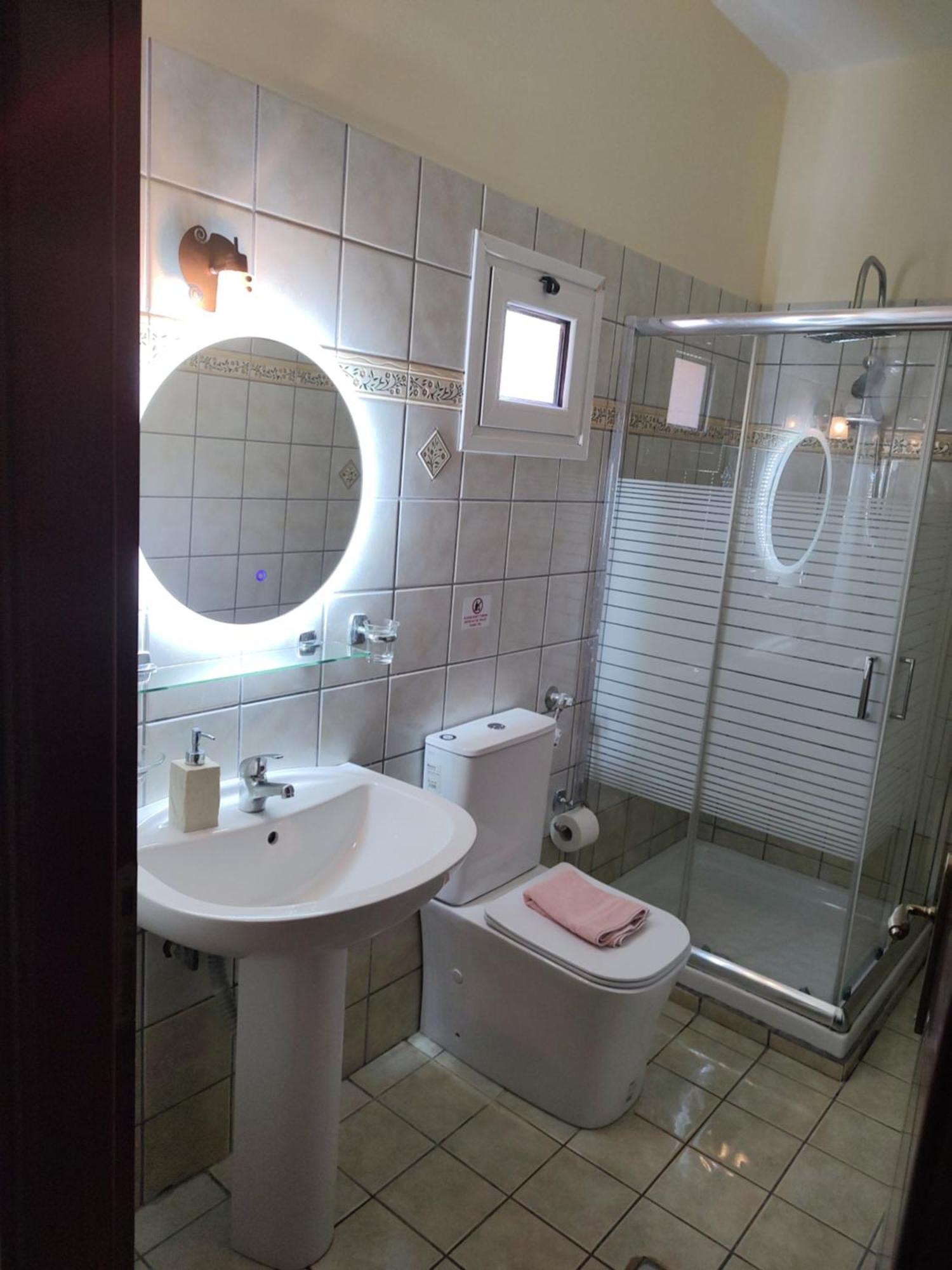 Dimas V House Aparthotel Parga Ngoại thất bức ảnh