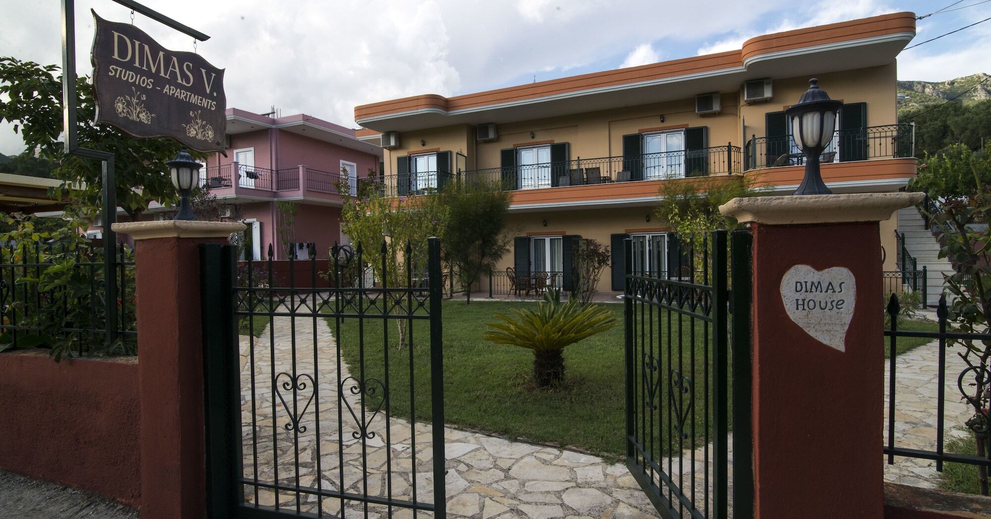 Dimas V House Aparthotel Parga Ngoại thất bức ảnh
